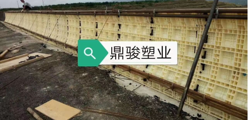 公路防撞墻模板