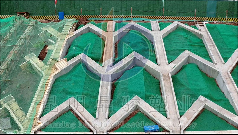 人字形截水骨架塑料模板護(hù)坡工程
