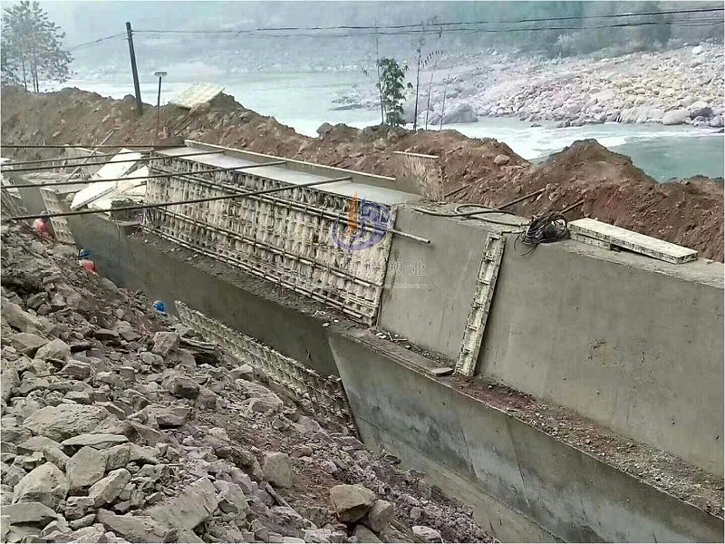 塑料模板長施工案例-怒江美麗公路 (2)