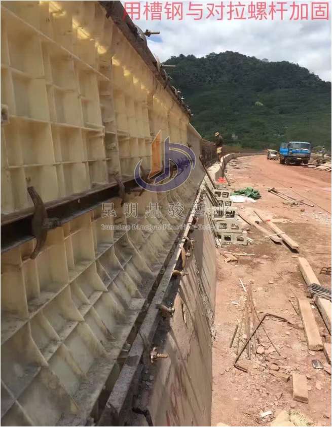 防撞護(hù)欄塑料模板廠2