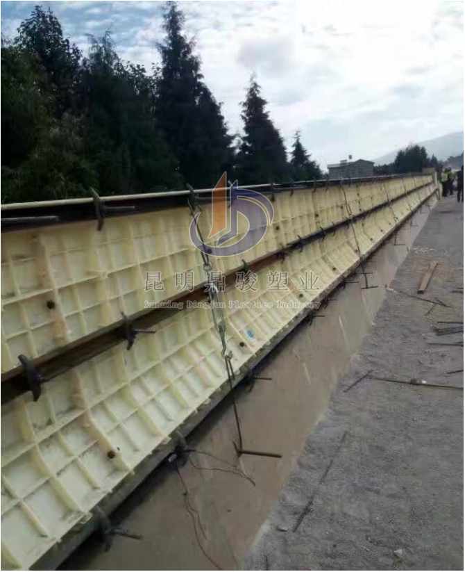 防撞護(hù)欄塑料模板廠4