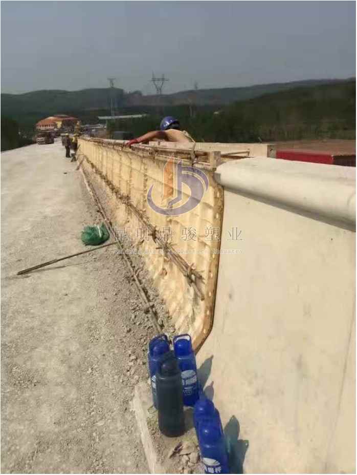 防撞護(hù)欄塑料模板廠5