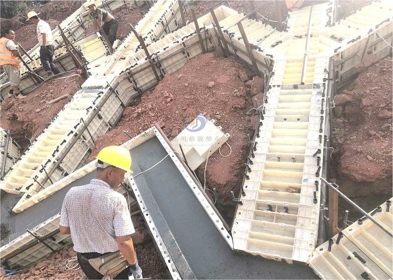 人字形截水骨架護(hù)坡塑料模板