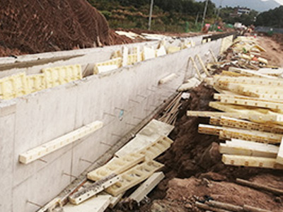 塑料模具主要性能要求鼎駿邊坡塑料模板小編告訴你