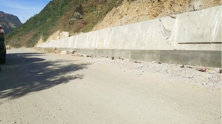 美麗公路—鼎駿塑業(yè)擋墻塑鋼模板工程案例