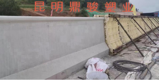 定型模板-防撞護(hù)欄