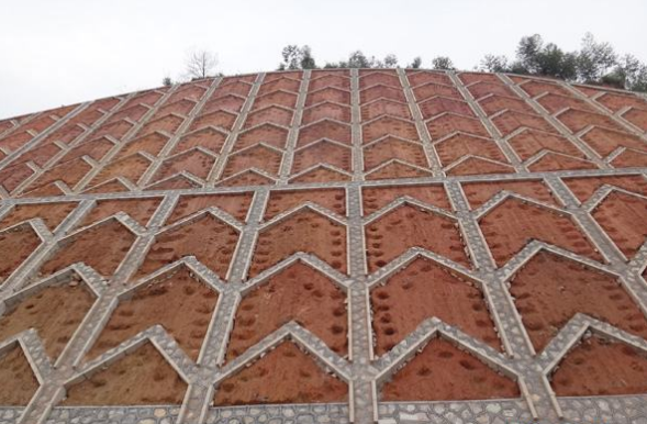 11.23人字形骨架護(hù)坡施工經(jīng)驗(yàn).1