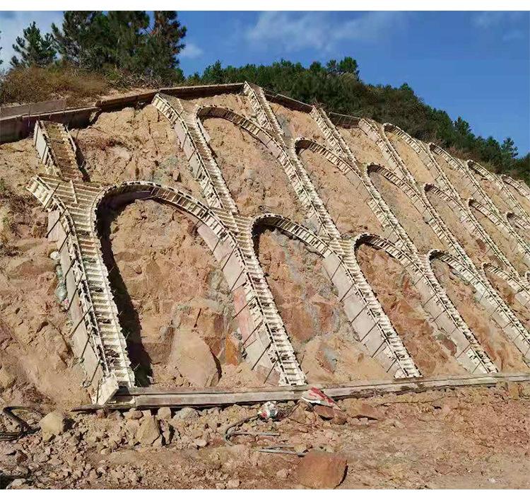 現(xiàn)澆拱形骨架塑料模板2