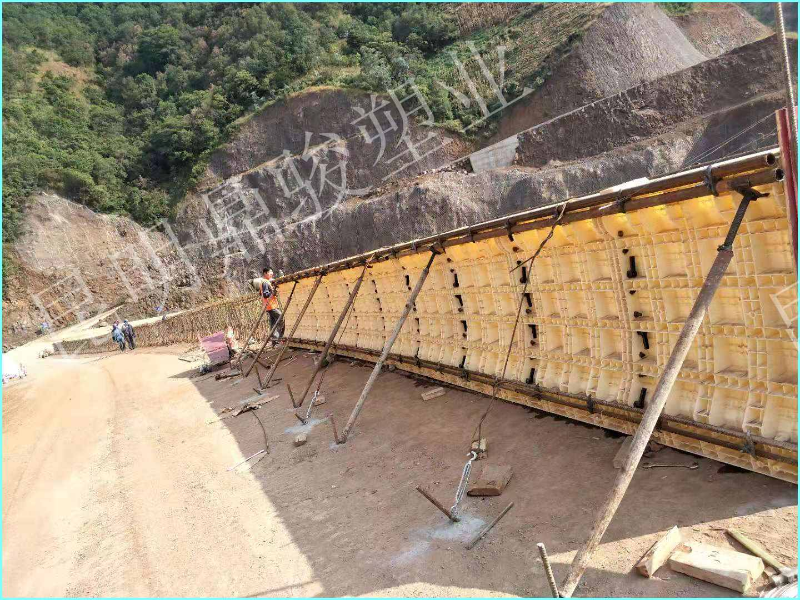 防撞墻護欄鋼模板